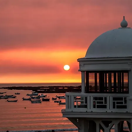 Caleta - Free Parking By Time شقة