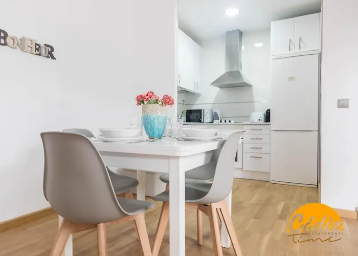 Caleta - Free Parking By Time 加的斯